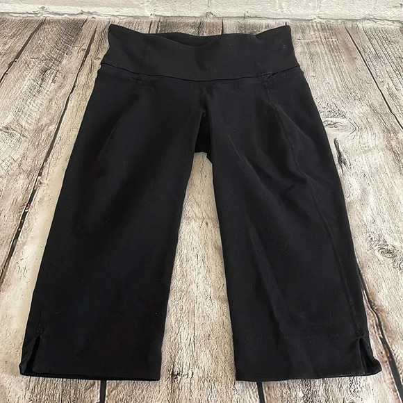 Lululemon black knee length leggings - Picture 1 of 6